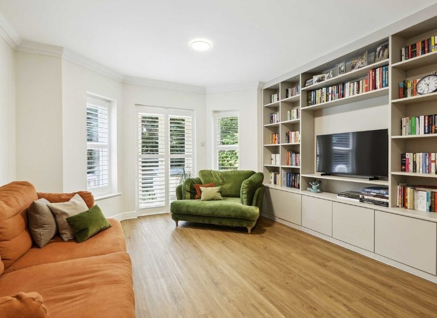 Flat for sale in Penners Gardens, Surbiton, KT6 (Ref 205807) Dexters