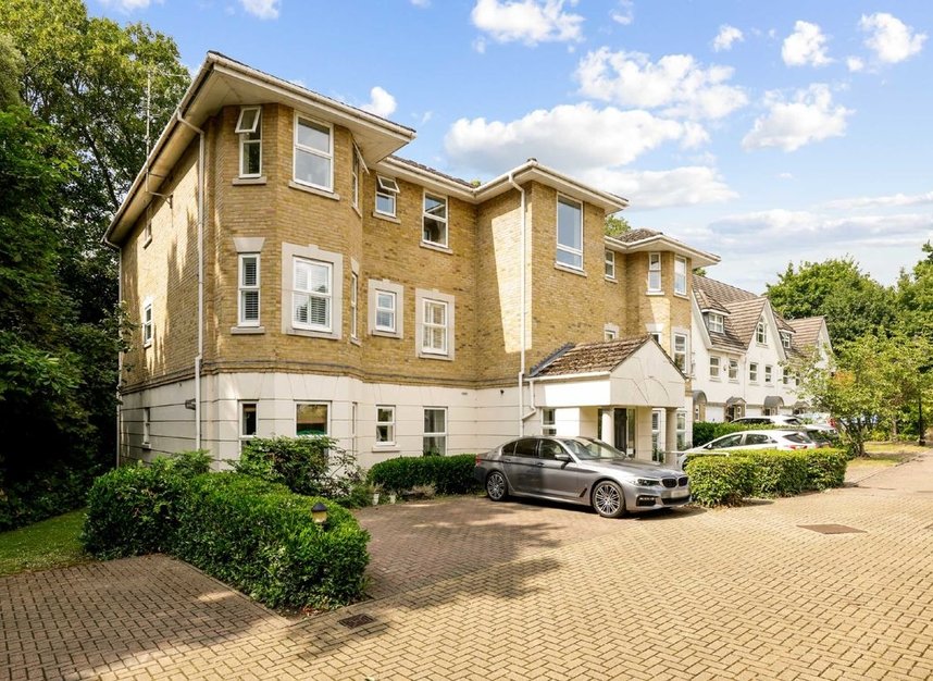 Flat for sale in Penners Gardens, Surbiton, KT6 (Ref 205807) Dexters