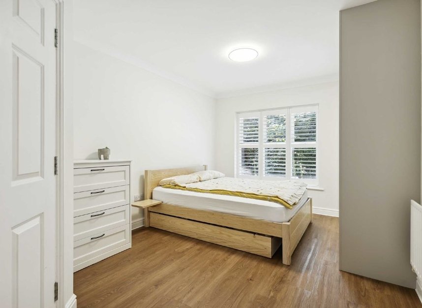 Flat for sale in Penners Gardens, Surbiton, KT6 (Ref 205807) Dexters