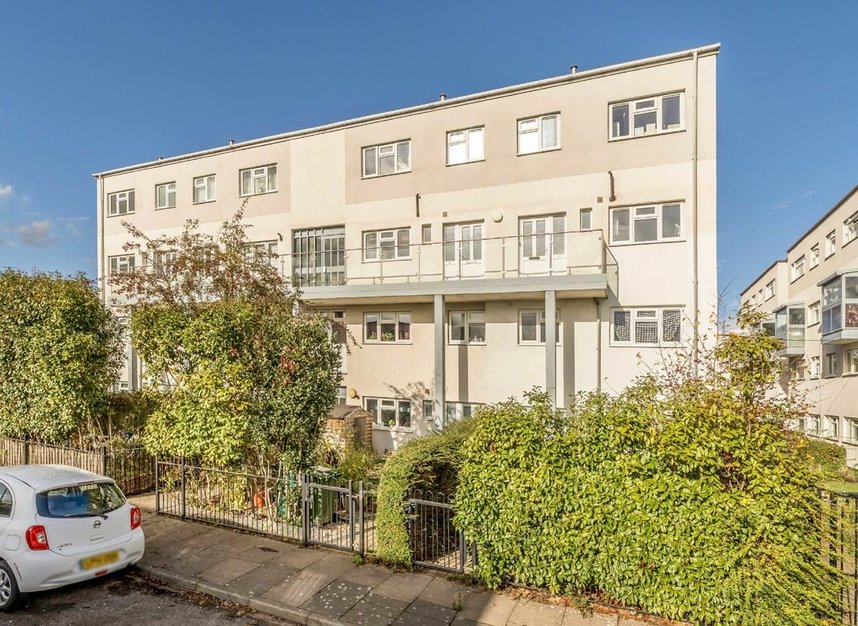 Properties for sale in Peregrine Road - TW16 6JQ view1