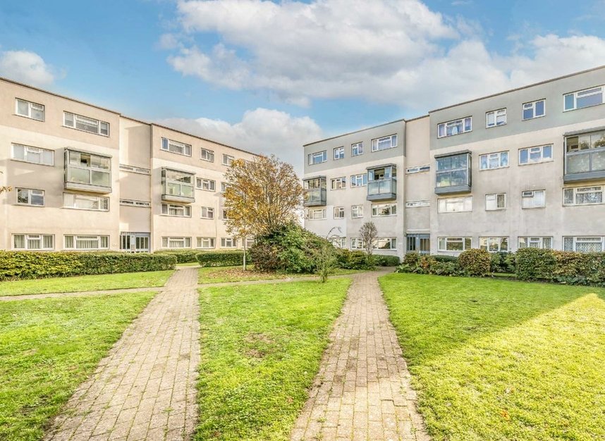 Properties for sale in Peregrine Road - TW16 6JQ view8