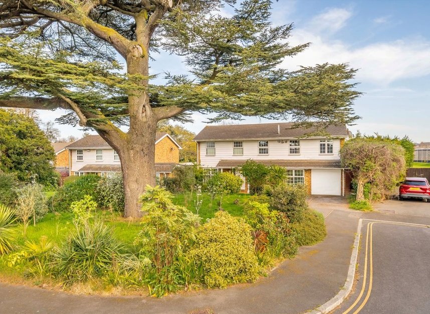 Properties for sale in Peregrine Way - SW19 4RN view1