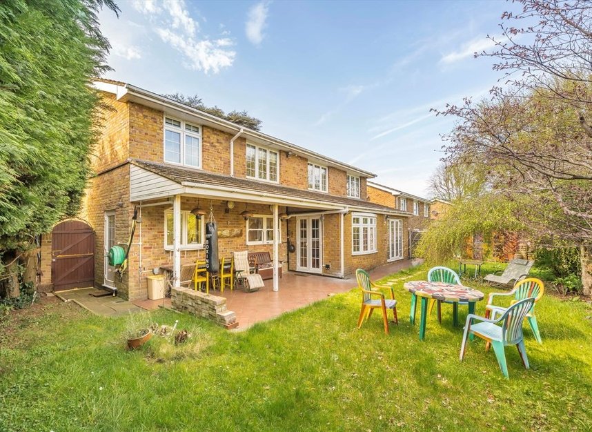 Properties for sale in Peregrine Way - SW19 4RN view2