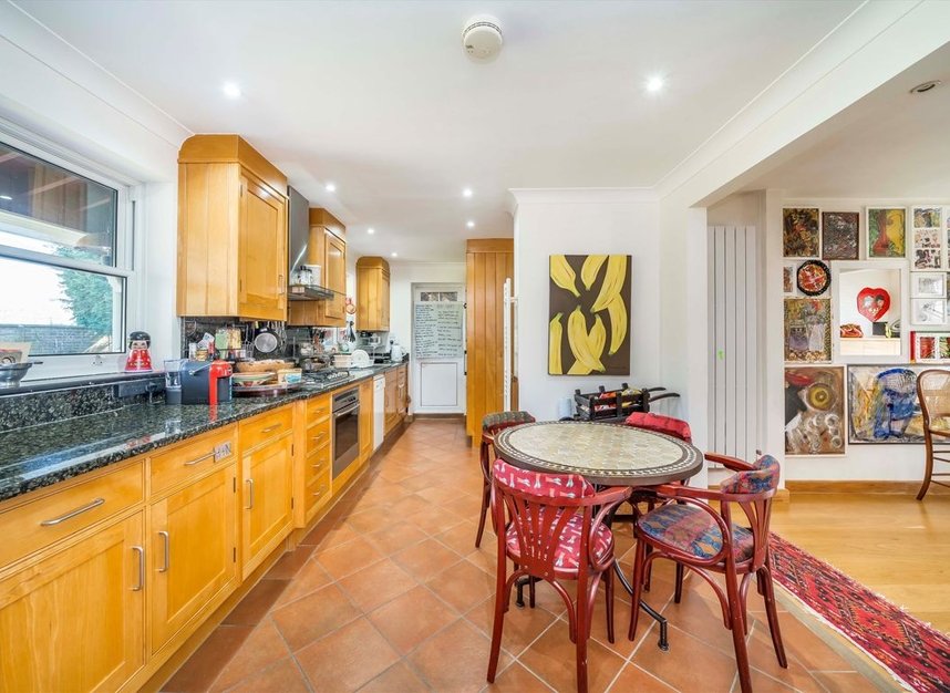 Properties for sale in Peregrine Way - SW19 4RN view6