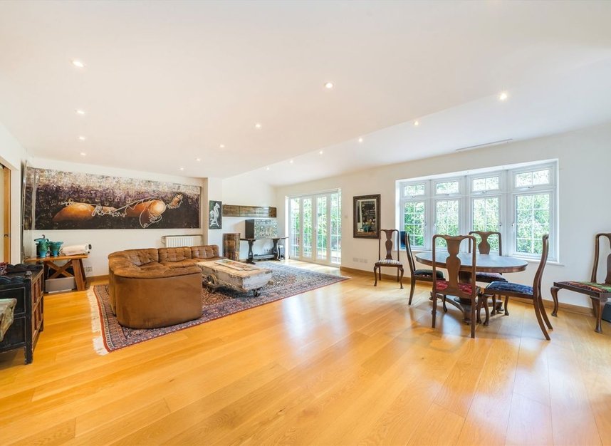 Properties for sale in Peregrine Way - SW19 4RN view4