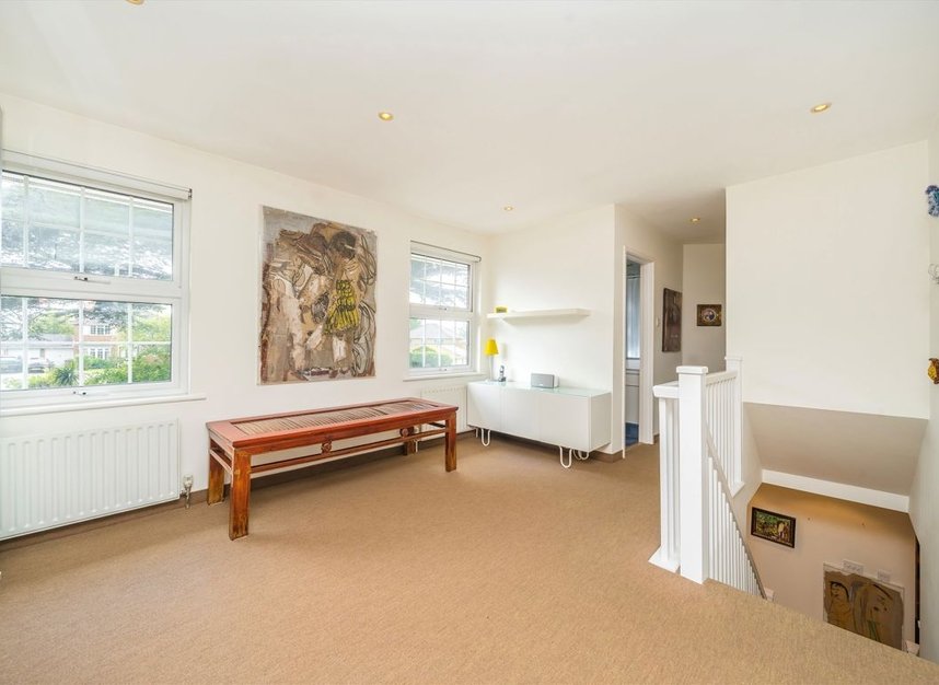 Properties for sale in Peregrine Way - SW19 4RN view9
