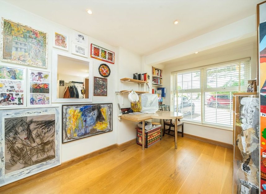 Properties for sale in Peregrine Way - SW19 4RN view8