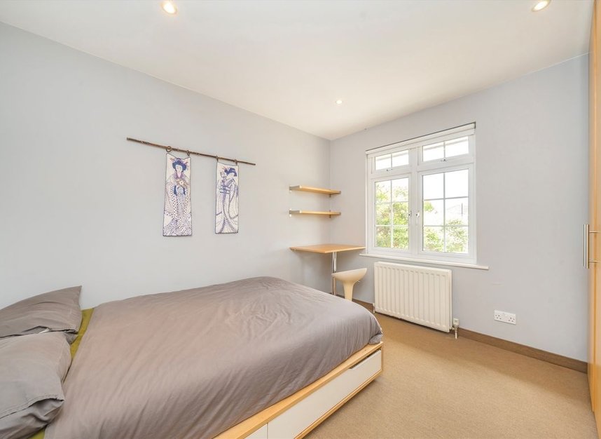 Properties for sale in Peregrine Way - SW19 4RN view12