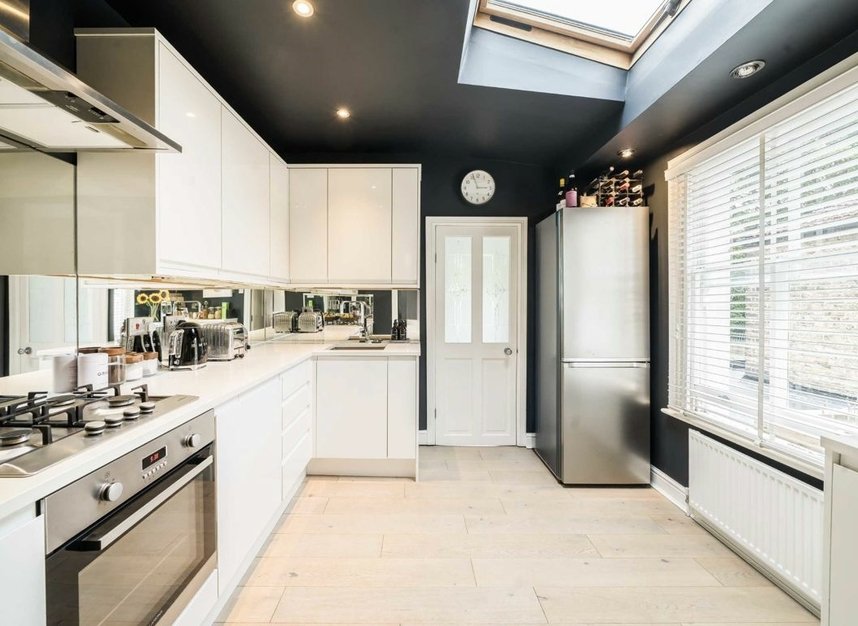 Properties for sale in Petersfield Road - W3 8NY view3