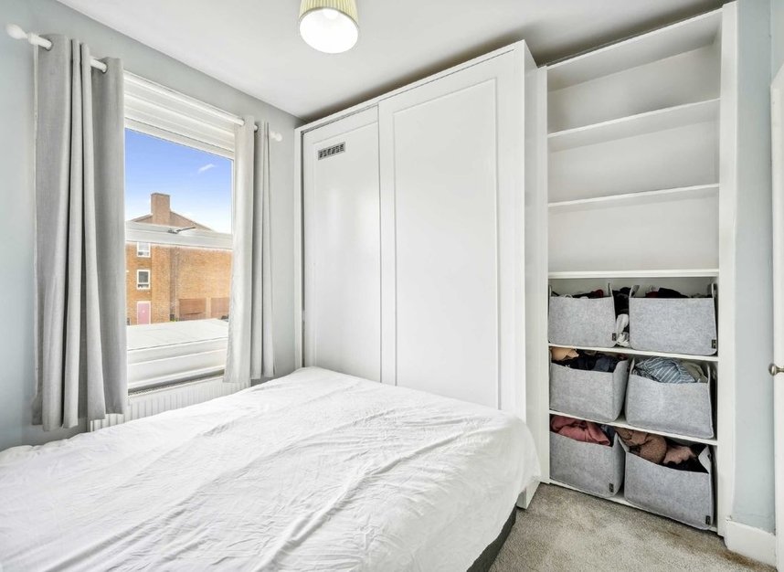 Flat for sale in Pitcairn Road, Mitcham, CR4 (Ref 222370) Dexters