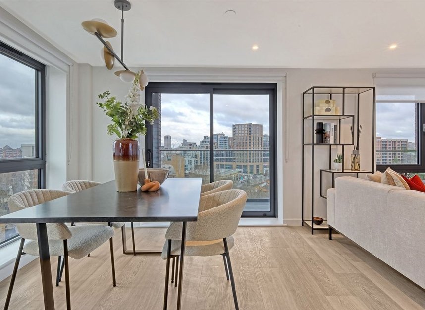 Properties for sale in Plough Road - SW11 2DE view6