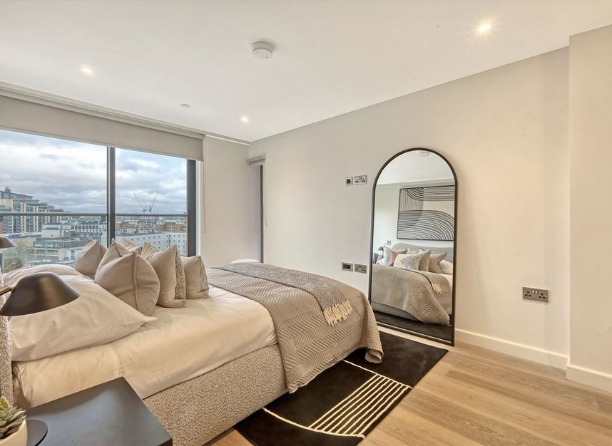 Properties for sale in Plough Road - SW11 2DE view7