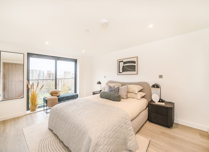 Properties for sale in Plough Road - SW11 2DE view9
