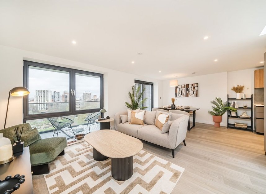 Properties for sale in Plough Road - SW11 2DE view2