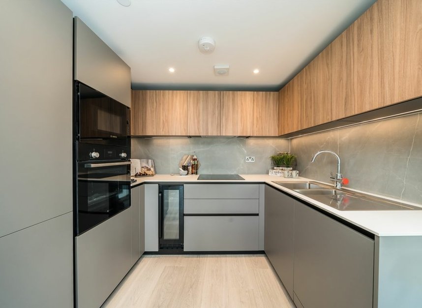 Properties for sale in Plough Road - SW11 2DE view5