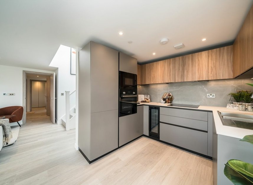Properties for sale in Plough Road - SW11 2DE view6