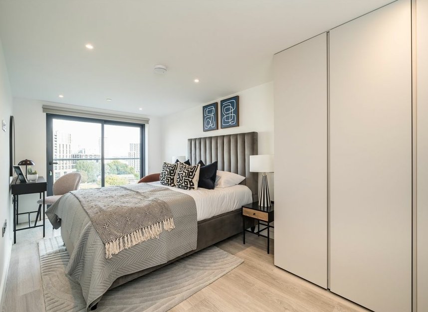 Properties for sale in Plough Road - SW11 2DE view9