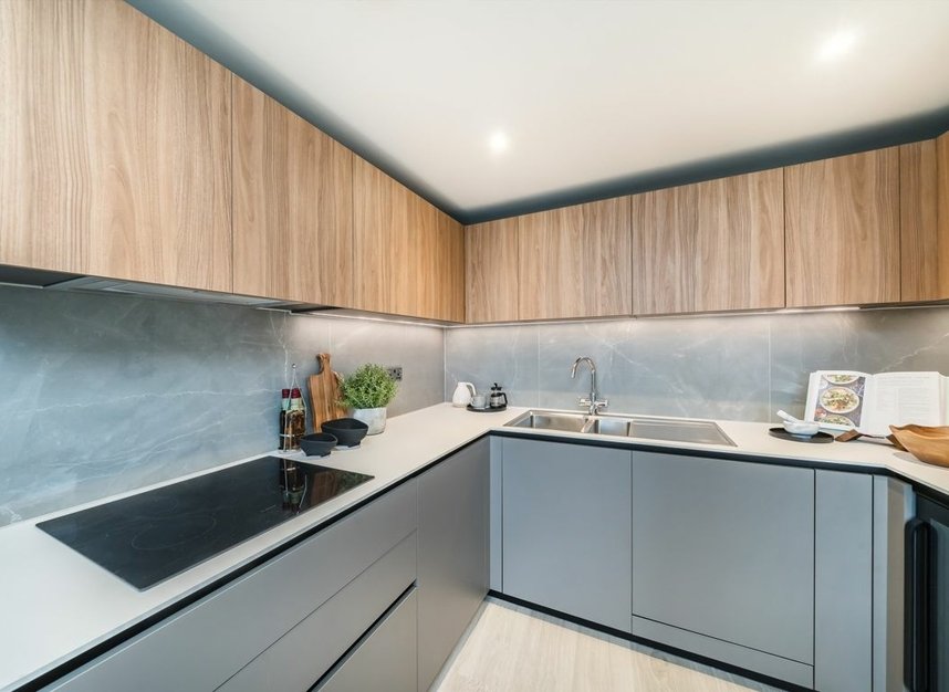 Properties for sale in Plough Road - SW11 2DE view4