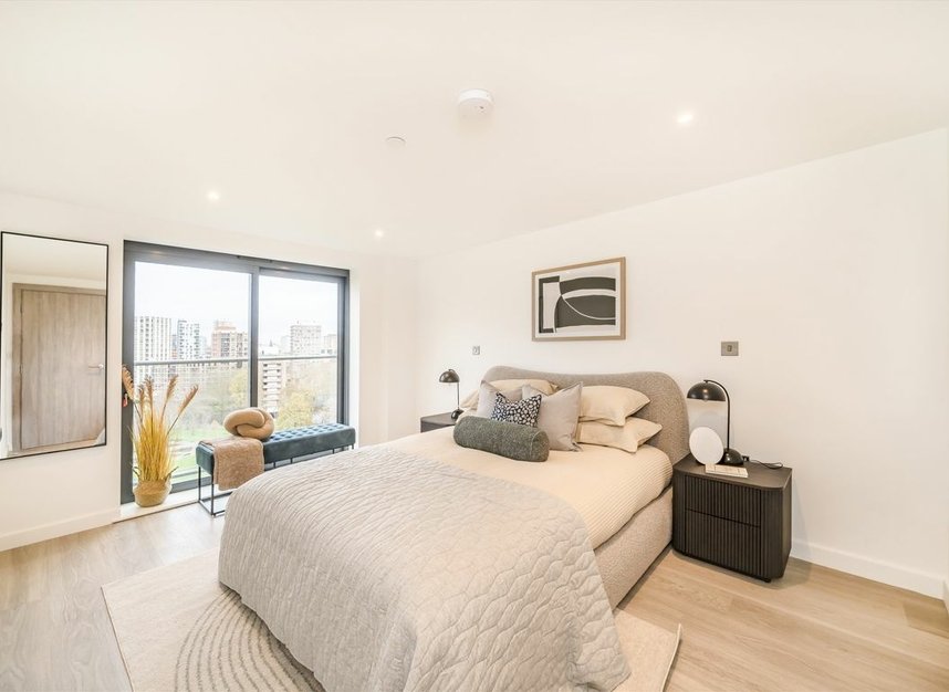 Properties for sale in Plough Road - SW11 2DE view6