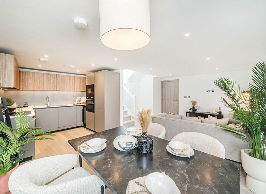 Properties for sale in Plough Road - SW11 2DE view3