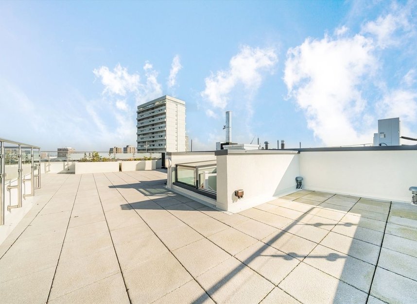Properties for sale in Plough Road - SW11 2DE view9