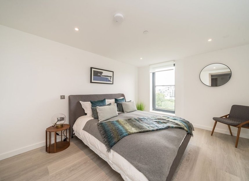 Properties for sale in Plough Road - SW11 2DE view6