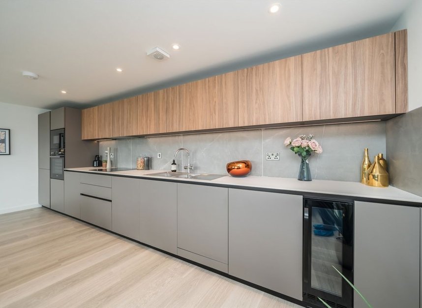 Properties for sale in Plough Road - SW11 2DE view2