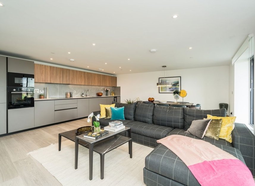 Properties for sale in Plough Road - SW11 2DE view1