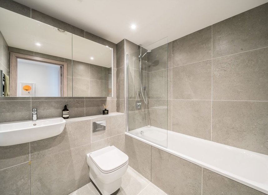 Properties for sale in Plough Road - SW11 2DE view7