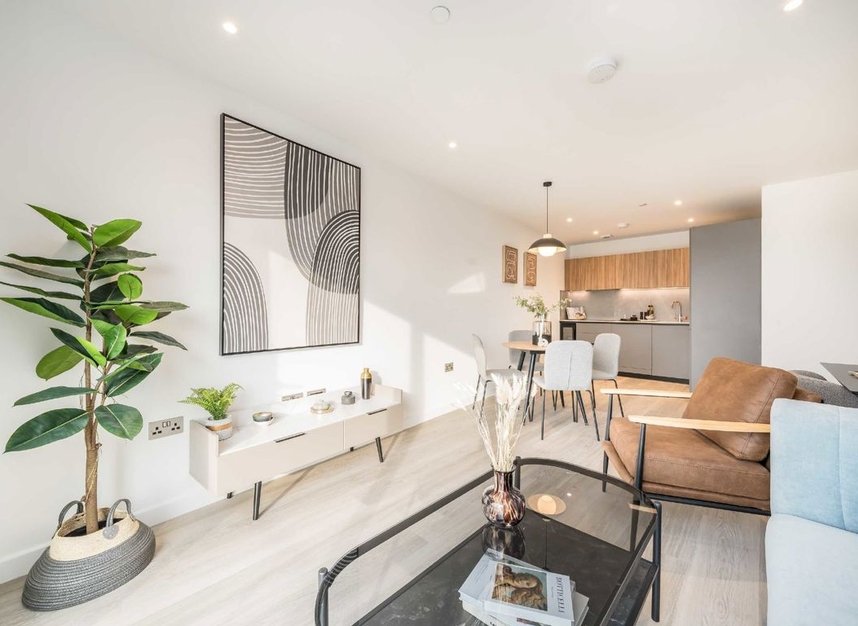 Properties for sale in Plough Road - SW11 2DE view2
