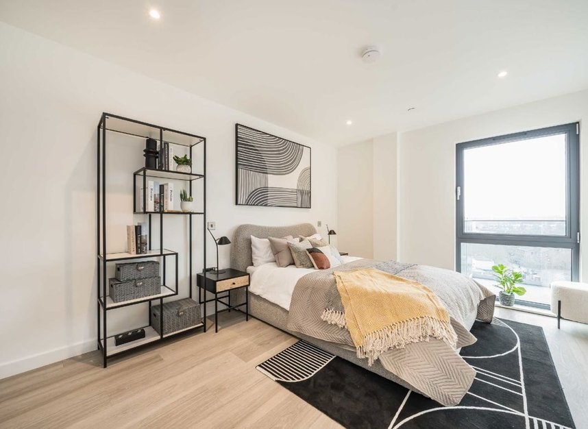 Properties for sale in Plough Road - SW11 2DE view5