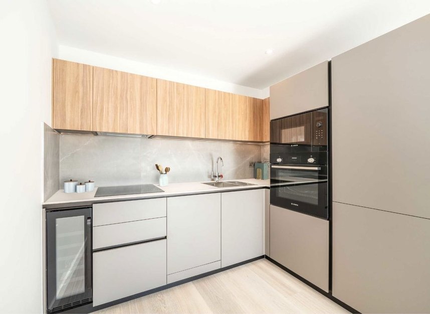 Properties for sale in Plough Road - SW11 2DE view4