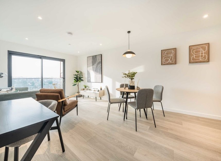 Properties for sale in Plough Road - SW11 2DE view1
