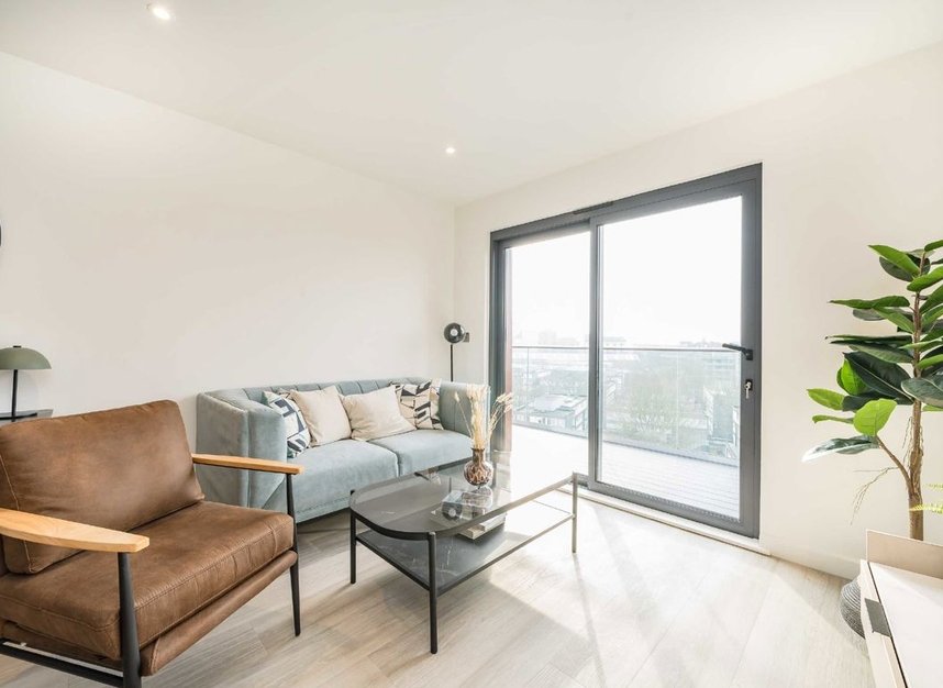 Properties for sale in Plough Road - SW11 2DE view3