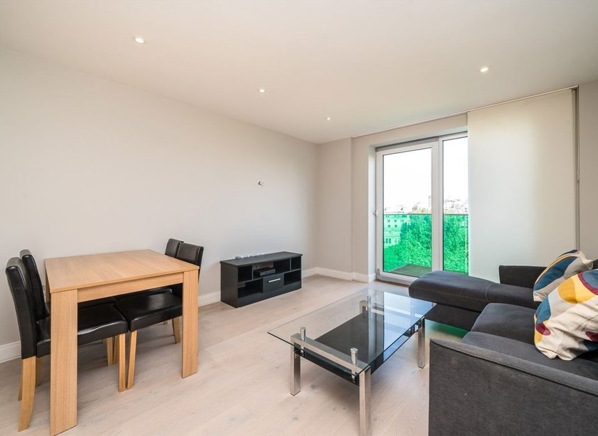 Properties for sale in Plough Road - SW11 2DE view1