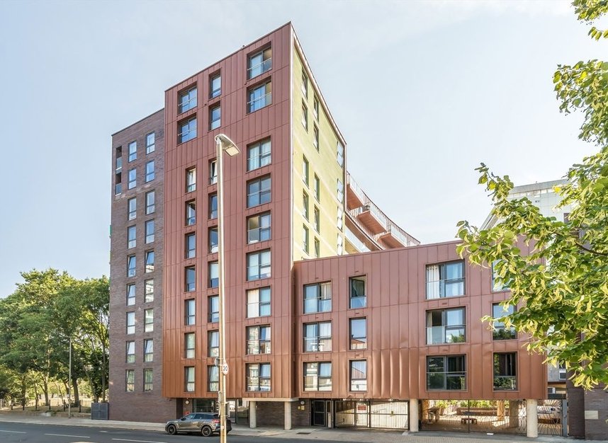 Properties for sale in Plough Road - SW11 2DE view6