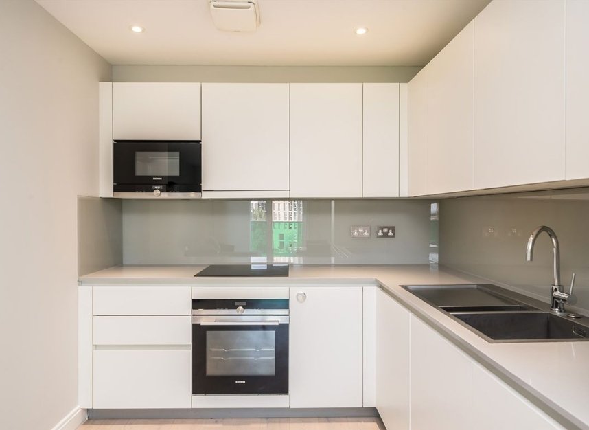Properties for sale in Plough Road - SW11 2DE view3