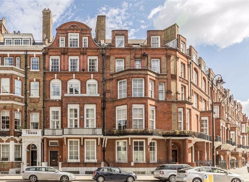 Properties for sale in Pont Street - SW1X 0AE view1