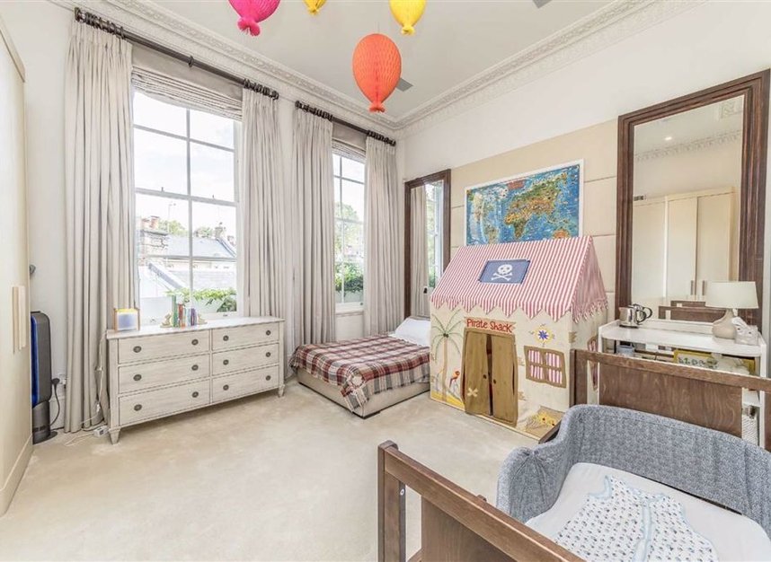 Properties for sale in Pont Street - SW1X 0AE view13