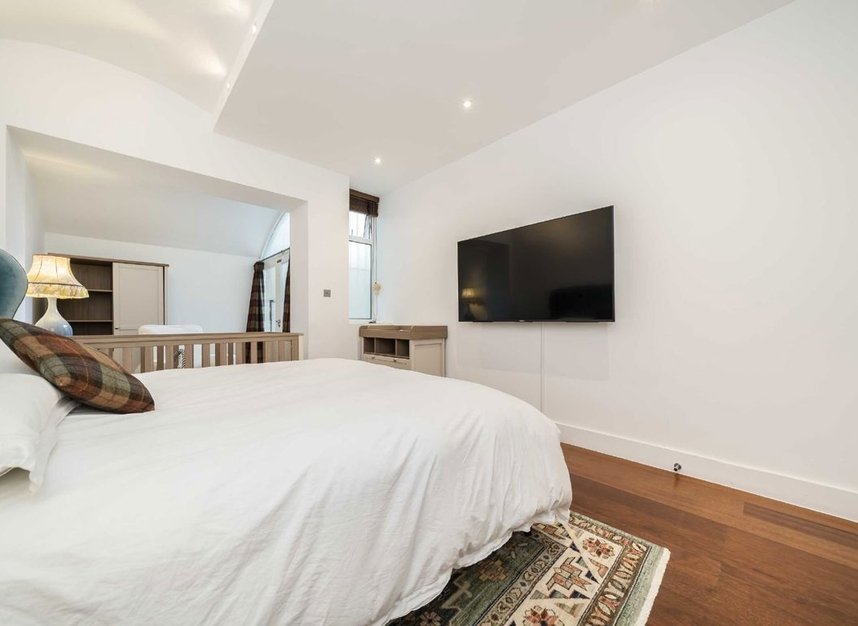Properties for sale in Porchester Square - W2 6AW view6