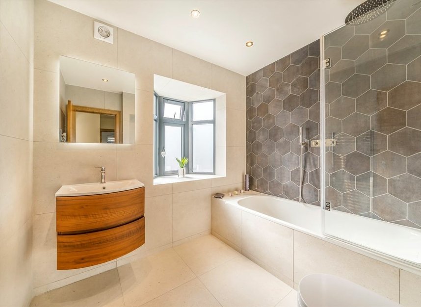 Properties for sale in Poulett Gardens - TW1 4QR view10