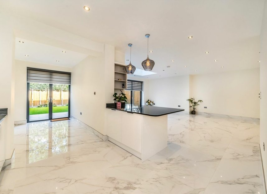 Properties for sale in Poulett Gardens - TW1 4QR view5