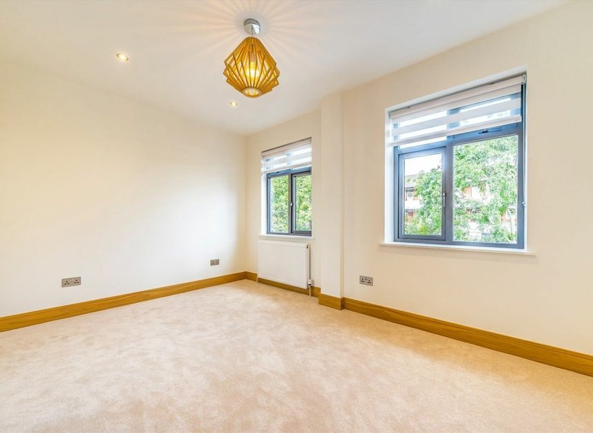 Properties for sale in Poulett Gardens - TW1 4QR view8