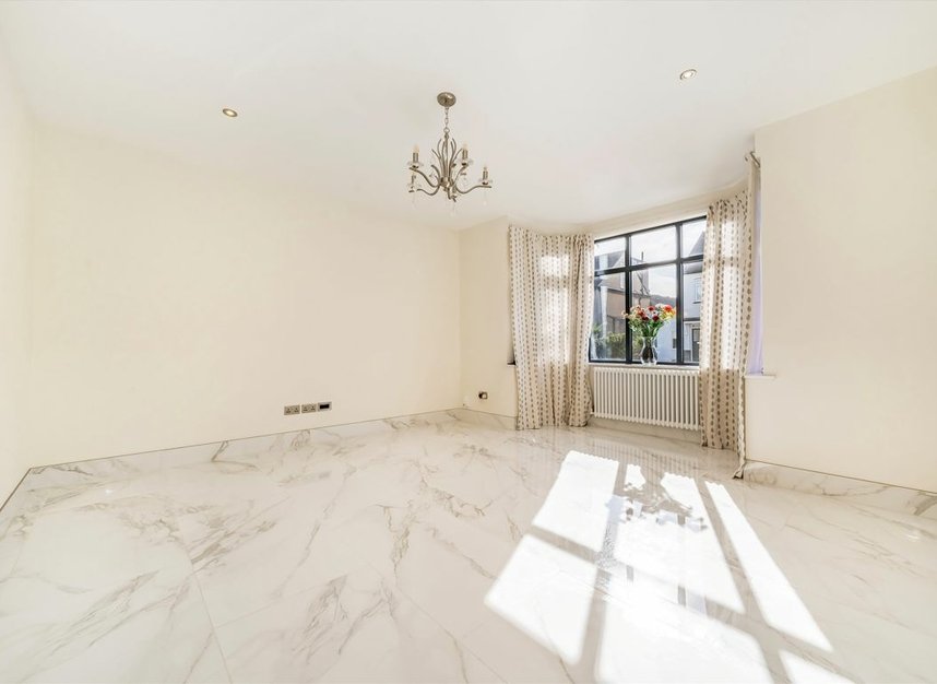 Properties for sale in Poulett Gardens - TW1 4QR view6