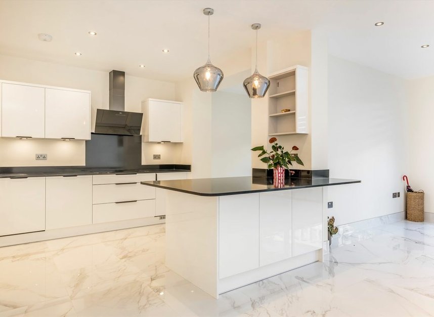 Properties for sale in Poulett Gardens - TW1 4QR view3