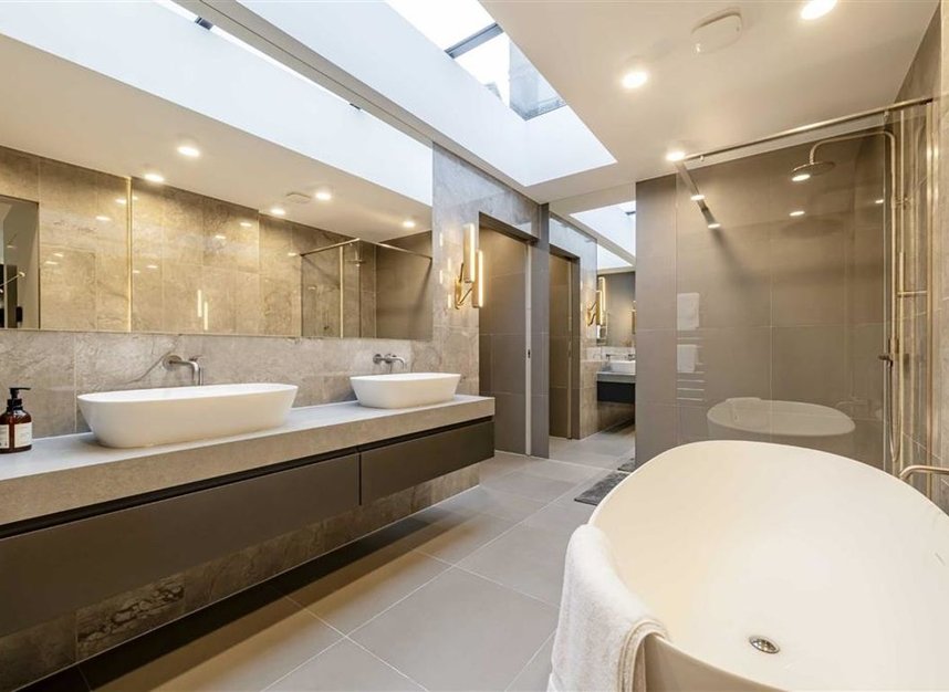 Properties for sale in Princes Gate Mews - SW7 2PS view5