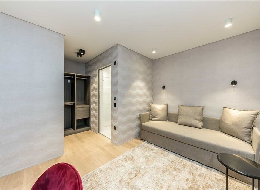 Properties for sale in Princes Gate Mews - SW7 2PS view10