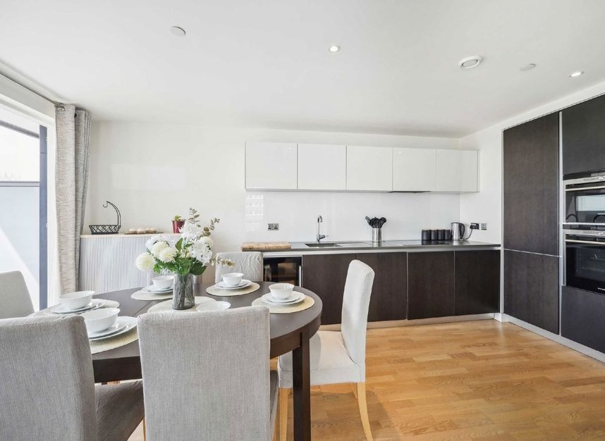 Properties for sale in Pump House Crescent - TW8 0FZ view3