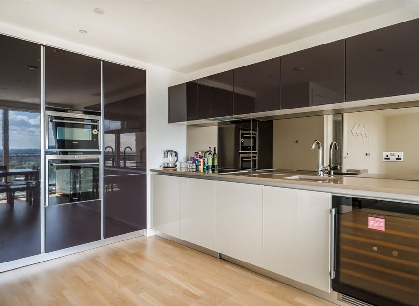 Properties for sale in Pump House Crescent - TW8 0FZ view3