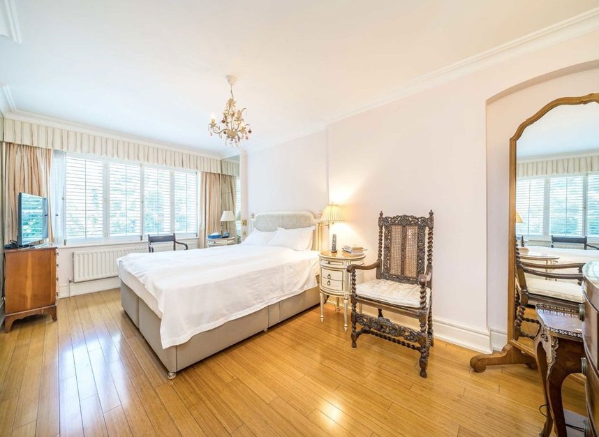 Properties for sale in Queen Annes Gardens - W4 1TU view6